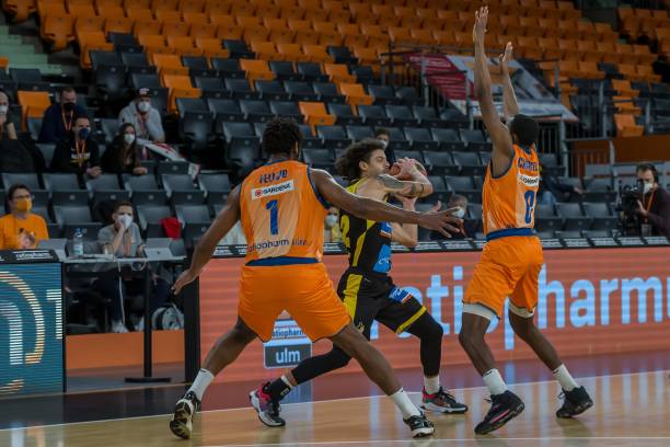 对年轻球员 对年轻球员