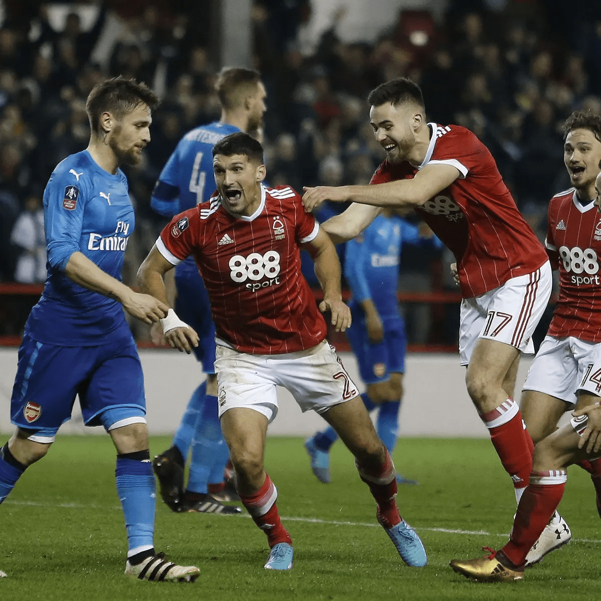 球星领衔的 球星领衔的